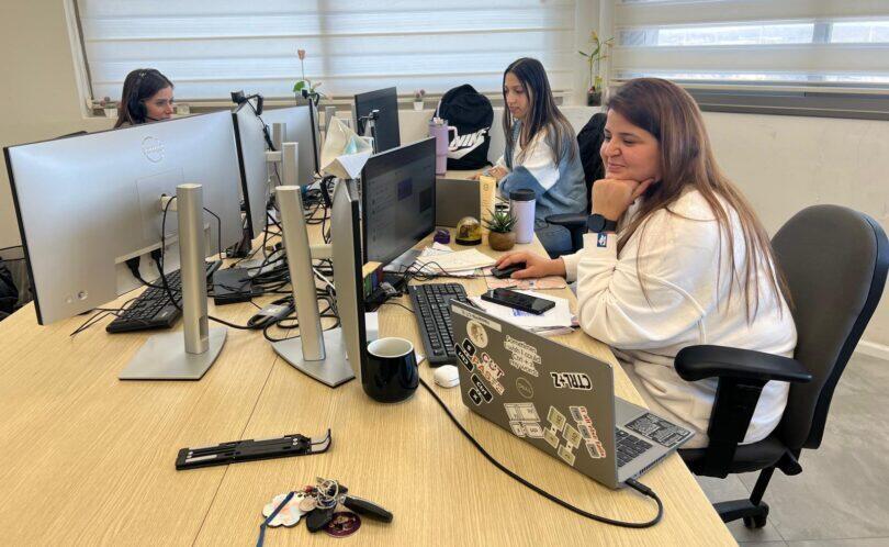 Women working at the Samana office, Dec 17, 2025 