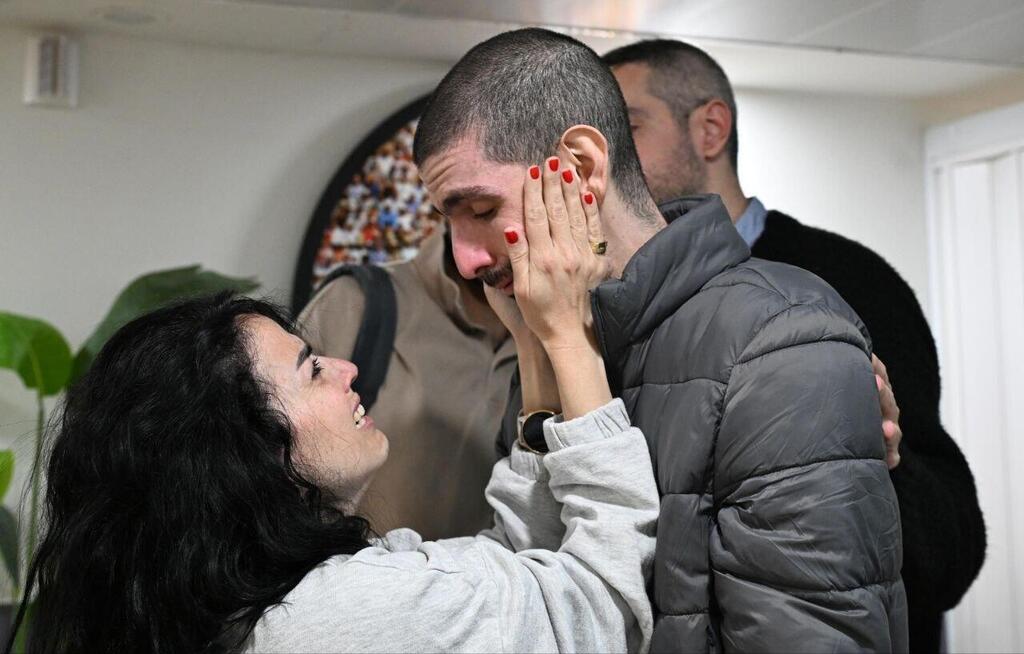 אור לוי במפגש המרגש עם בני משפחתו, בשיבא (צילום: חיים צח / לע"מ) אור לוי במפגש המרגש עם בני משפחתו, עם הגעתו לבית החולים שיבא