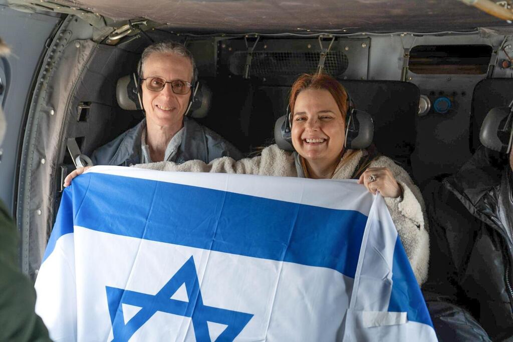 אוהד עם רעייתו רז במסוק, ודגל ישראל (צילום: דובר צה"ל) תיעודים מרגשים של אוהד בן-עמי עם בני משפחתו במסוק בדרכם לבית החולים