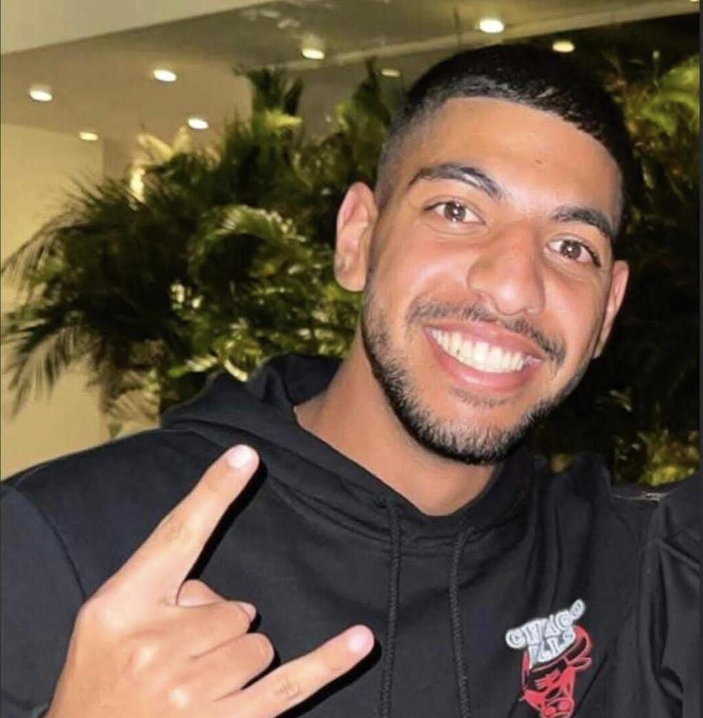 עמית דוד ז"ל פתיחה מחודשת של "קפה עמית", בית קפה שהוקם לזכרו של עמית דוד ז"ל שנרצח בנובה - לאחר שהושחת על ידי אלמונים