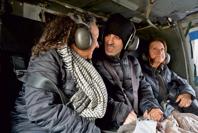 במסוק בדרך לבית החולים | צילום: דובר צה"ל yk14252873