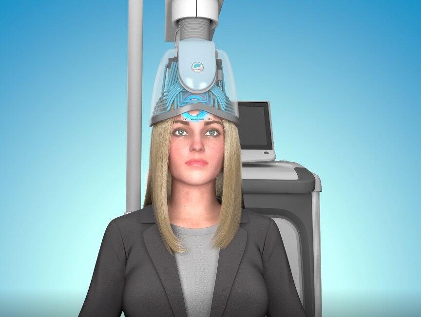הטיפול באמצעות הקסדה (צילום: BrainsWay) קסדה לטיפול בדיכאון