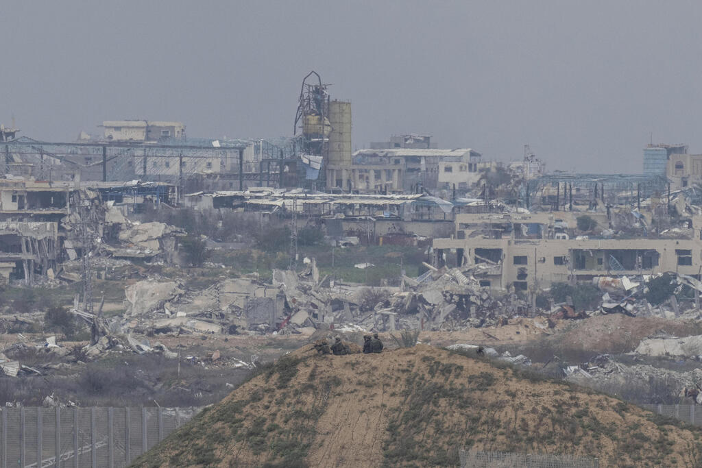 צילום:AP Photo/Ohad Zwigenberg כוחות צה"ל בגבול ישראל עם עזה