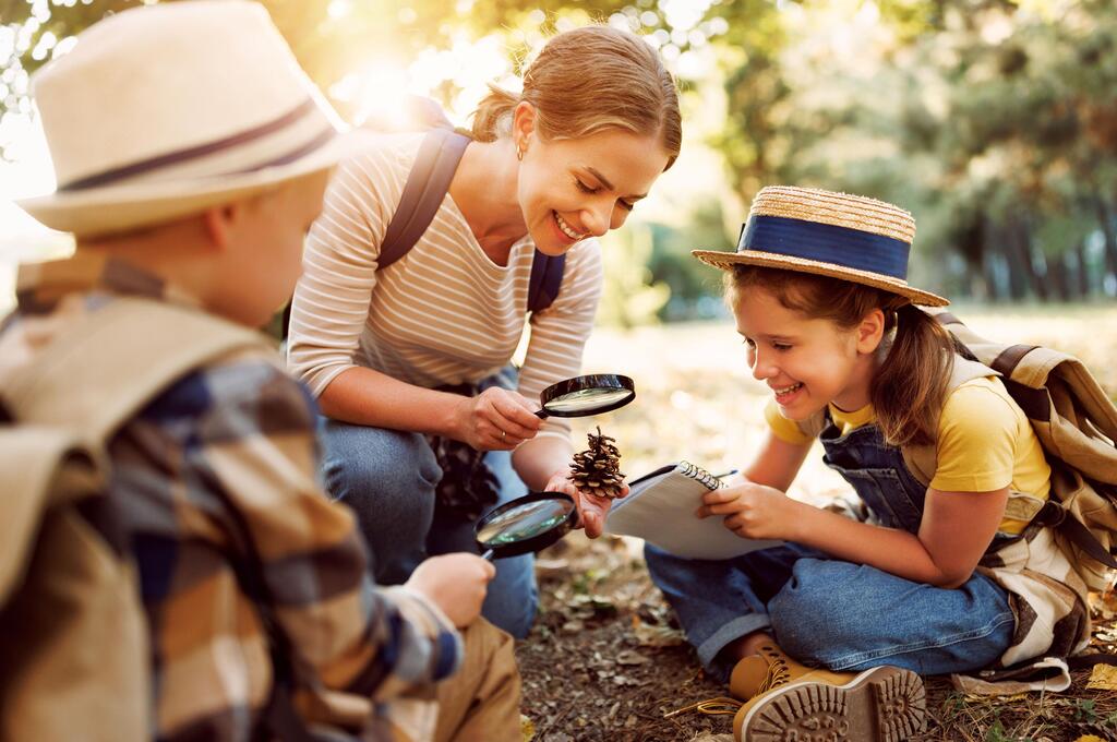 לצאת עם הילדים לטבע (צילום: Shutterstock) לצאת עם הילדים לטבע
