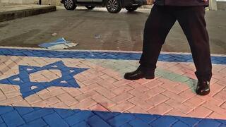 רמיסת דגל ישראל על ידי סגן ראש לשכת עורכי הדין הירדנית, ווליד אל-עדואן