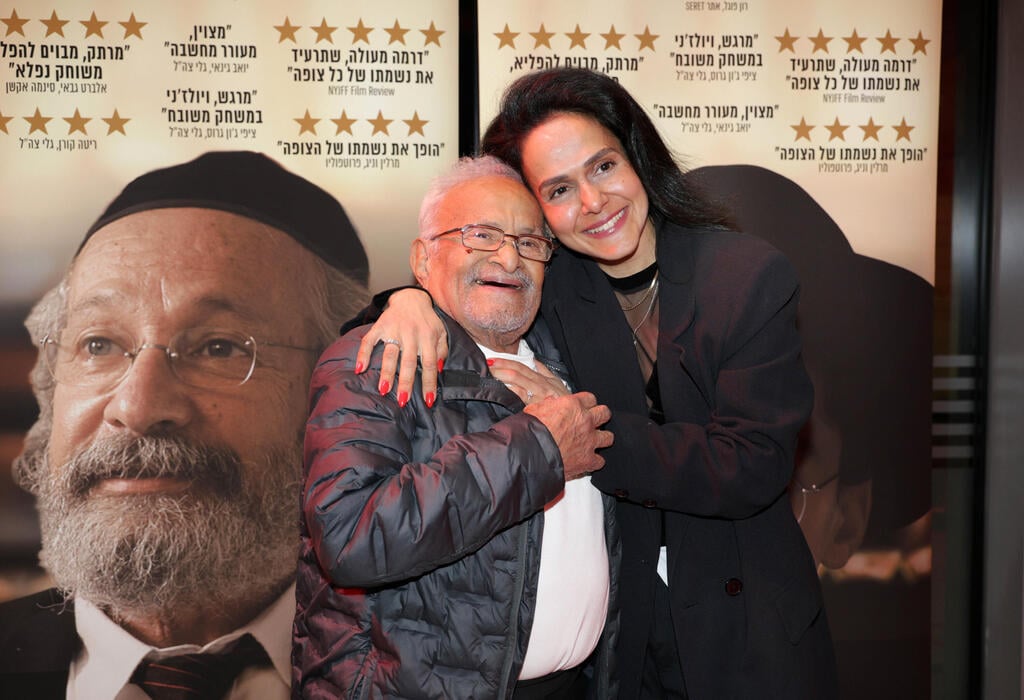 הלוואי על כולנו. גבי עמרני והבת מעיין בפרימיירת הסרט "לא יום ולא לילה" (צילום: ענת מוסברג) פרימיירת הסרט לא יום ולא לילה