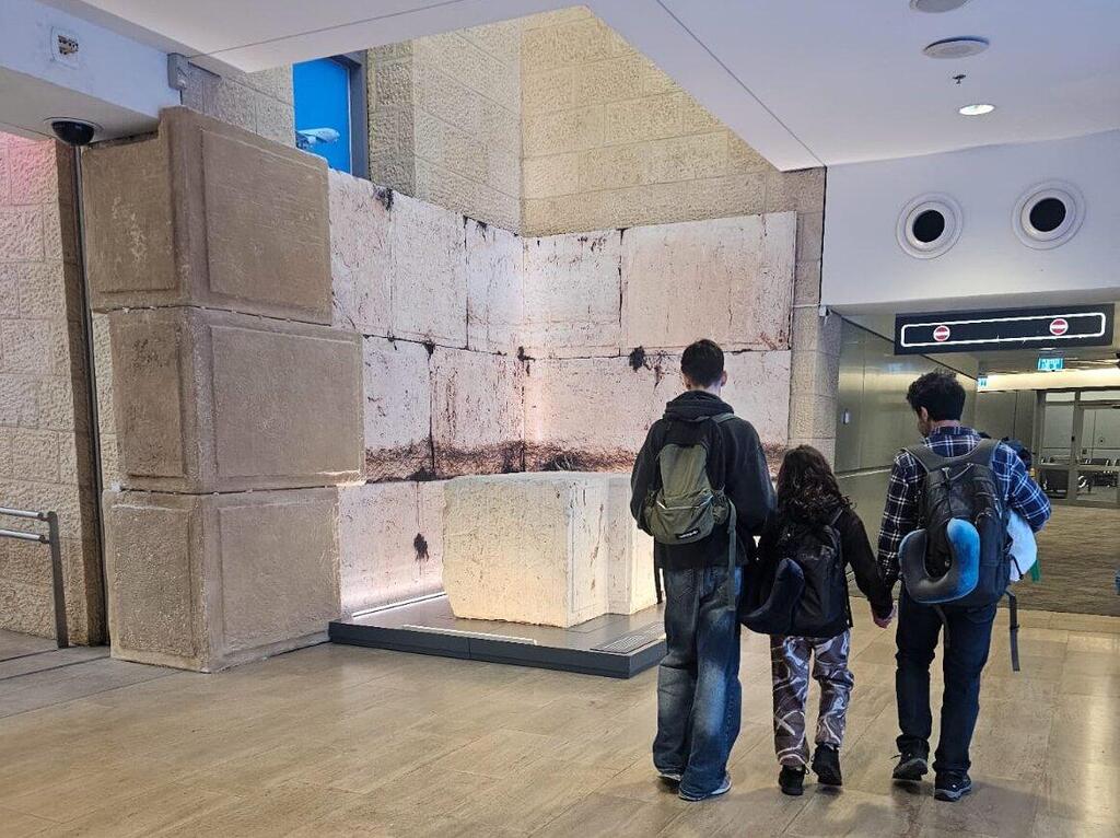 האבן מהר הבית בתערוכה (צילום: איילת גרובר, רשות העתיקות) האבן מהר הבית בתערוכה