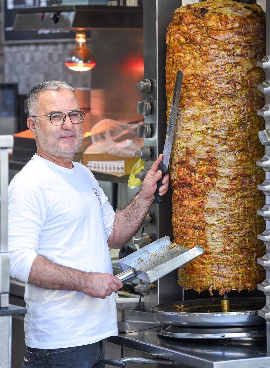 שווארמה מיתולוגית. ג'מיל (צילום: דור חיוחמו ) שווארמה ג'מיל בהרצליה