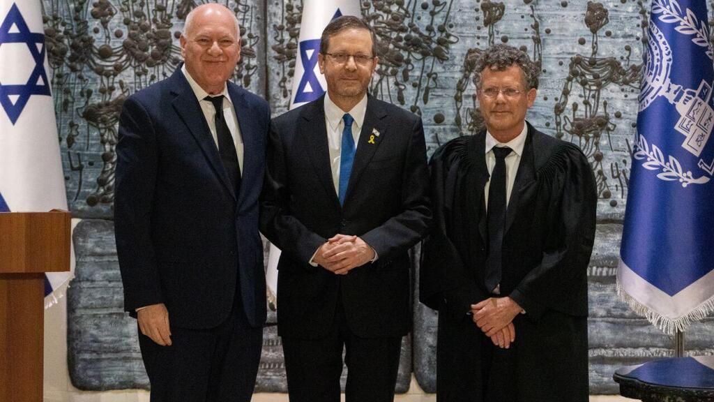 נשיא המדינה הרצוג לצד השופטים עמית ופוגלמן (צילום: שלו שלום) טקס השבעת נשיא בית המשפט העליון הנכנס, יצחק עמית, בבית הנשיא