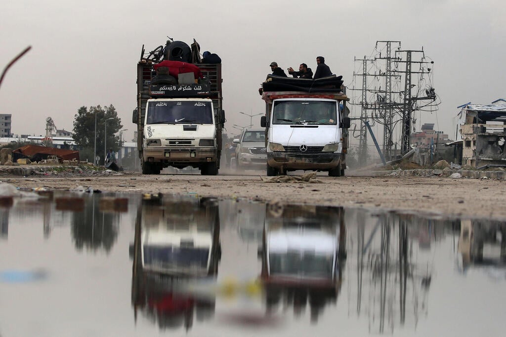 Palestinians return to northern Gaza after IDF withdrawal (Photo: Eyad Baba / AFP) דרך סלאח א דין עזה