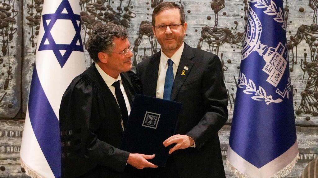 נשיא המדינה ונשיא העליון (צילום: שלו שלום) השבעת נשיא בית המשפט העליון הנכנס, יצחק עמית, בבית הנשיא