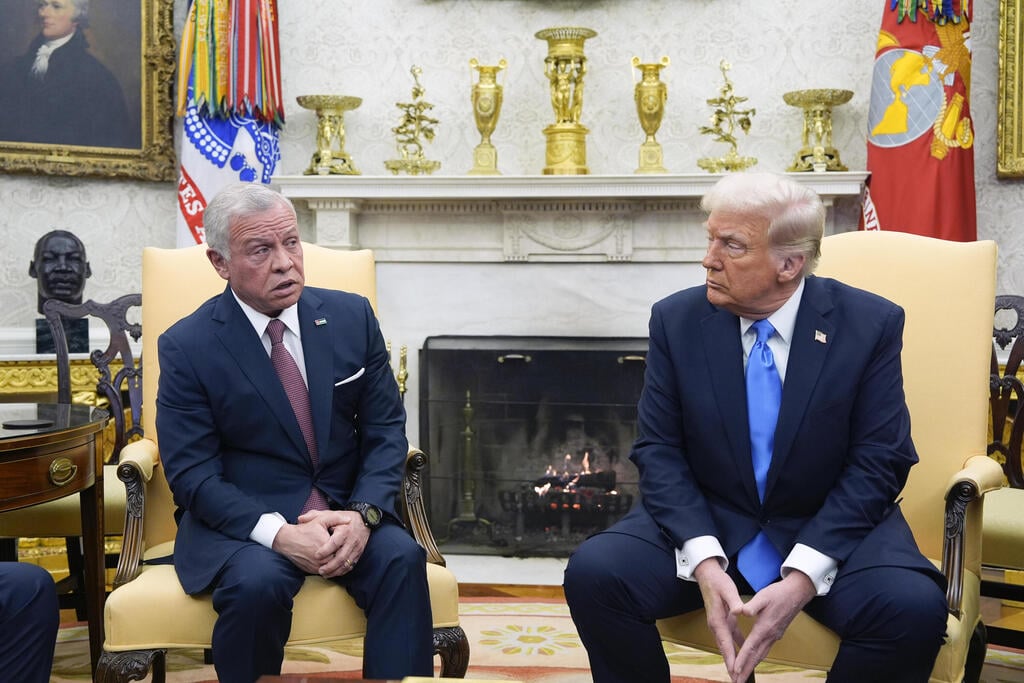 Jordan’s King Abdullah II meets with US President Donald Trump in the White House (Photo: AP/Alex Brandon) נשיא ארה"ב דונלד טראמפ פגישה עם מלך ירדן עבדאללה