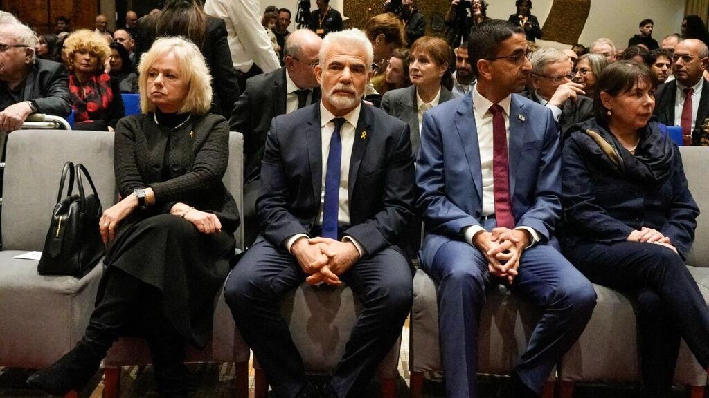 ראש האופוזיציה לפיד לצד היועמ"שית בבית הנשיא (צילום: שלו שלום) השבעת נשיא בית המשפט העליון הנכנס, יצחק עמית, בבית הנשיא