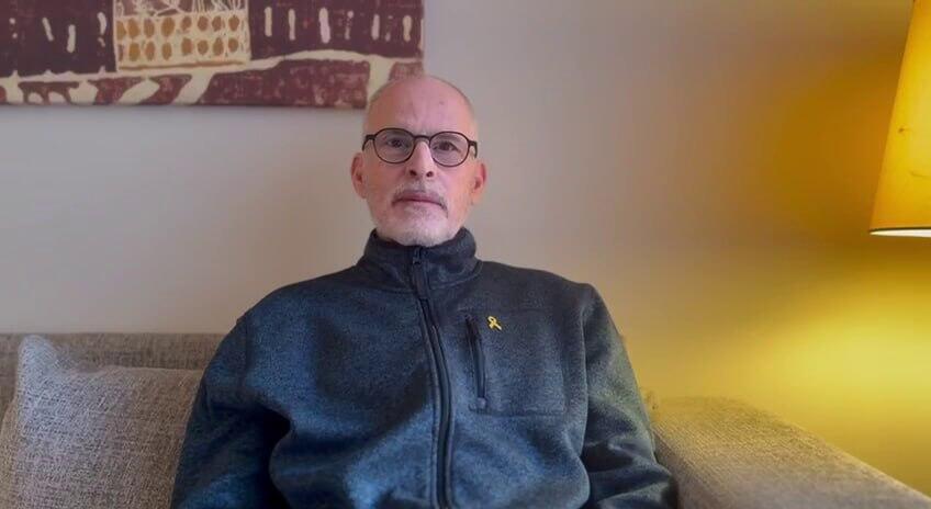 שורד השבי קית׳ סיגל במסר מצולם לנשיא טראמפ