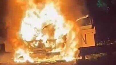 שריפת רכב  יוניפיל בכביש שדה התעופה בביירות בלבנון