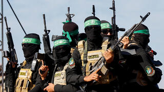 הבמה בחאן יונס לקראת העברת החטופים