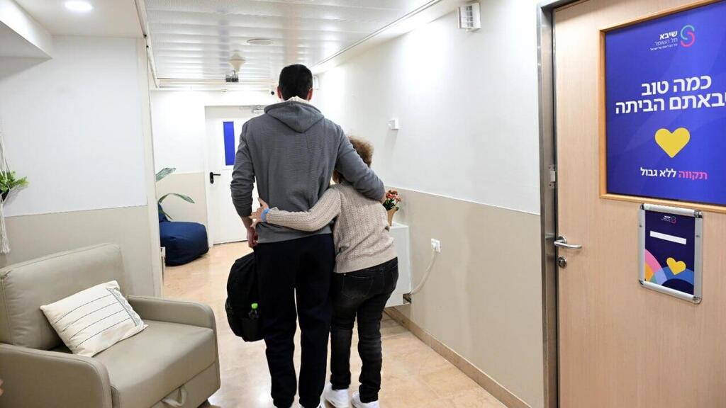 צילום: אבי אוחיון / לע"מ סשה טרופנוב פוגש את סבתו