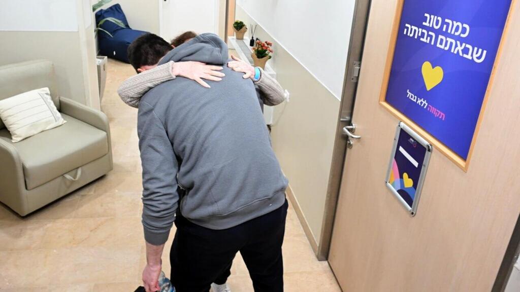 צילום: אבי אוחיון / לע"מ סשה טרופנוב פוגש את סבתו