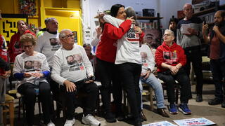 התאספות חברים ומשפחה של יאיר הורן בכפר סבא לקראת שחרורו