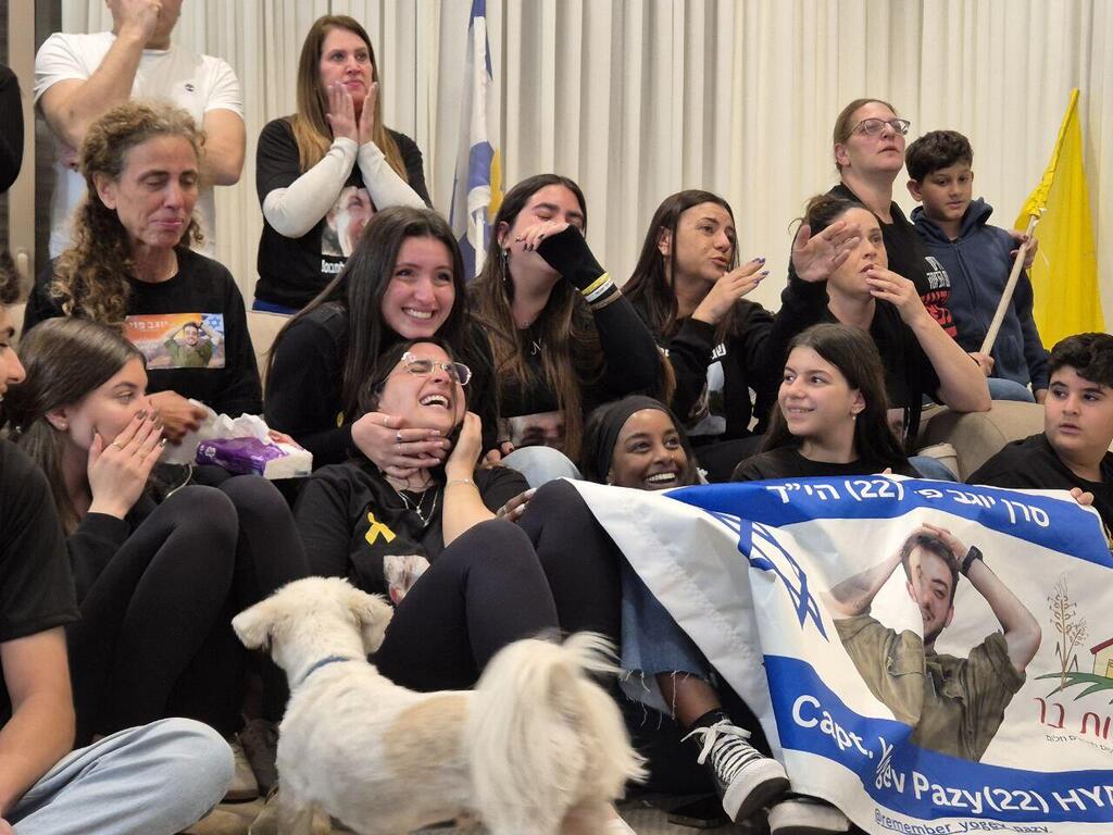 צילום: אילנה קוריאל התאספות חברים ומשפחה שגיא דקל-חן בגבעות בר