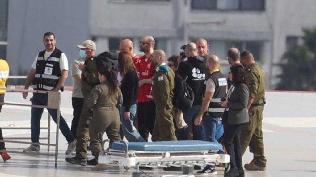צילום: מוטי קמחי יאיר הורן נוחת בבית החולים
