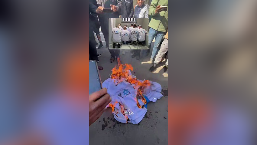 אסירים ביטחוניים שורפים את הטרנינגים עם דגלי ישראל בהם הולבשו בכלא קציעות