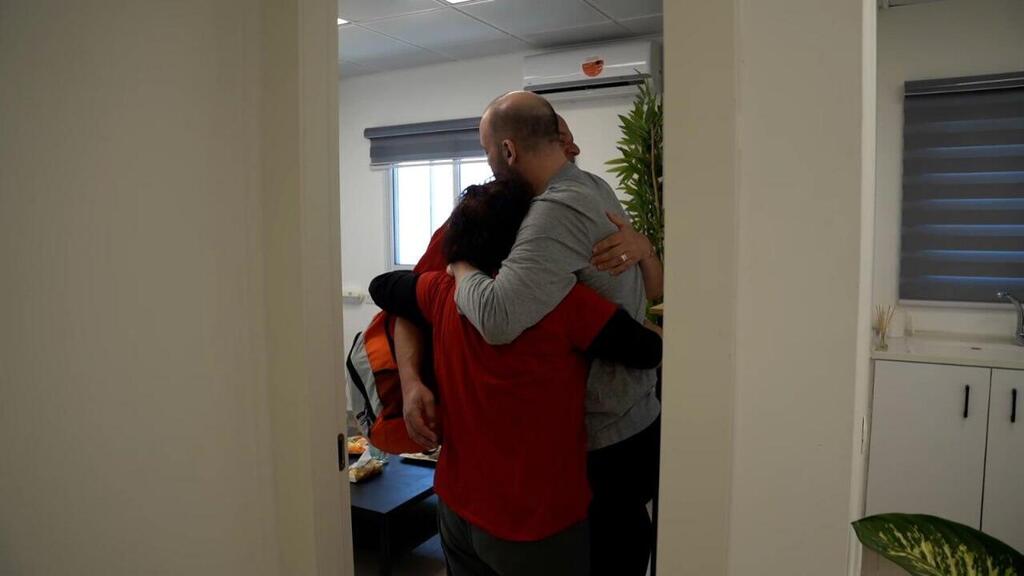 יאיר הורן נפגש עם משפחתו לראשונה