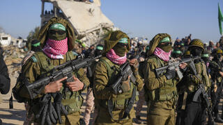 הבמה בחאן יונס לקראת העברת החטופים