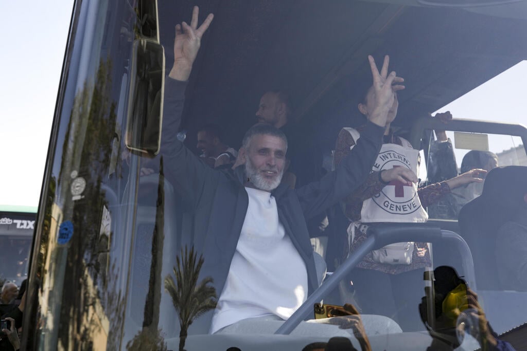 חגיגות וקבלת פנים בחאן יונס למחבלים ששוחררו מהכלא בפברואר האחרון (צילום: AP Photo/Jehad Alshrafi) חגיגות וקבלת פנים בחאן יונס למחבלים ששוחררו מהכלא