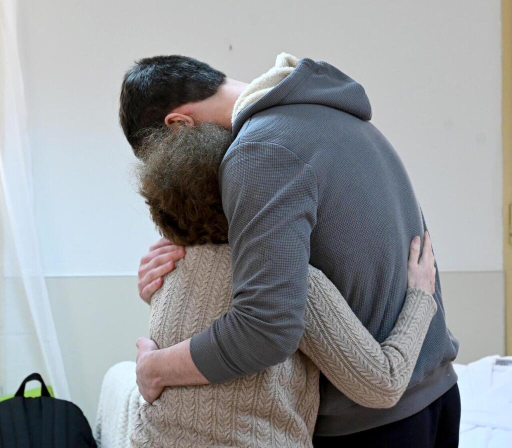 סשה טרופנוב פוגש את סבתו