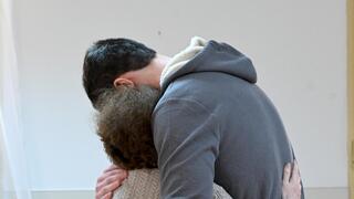 סשה טרופנוב פוגש את סבתו