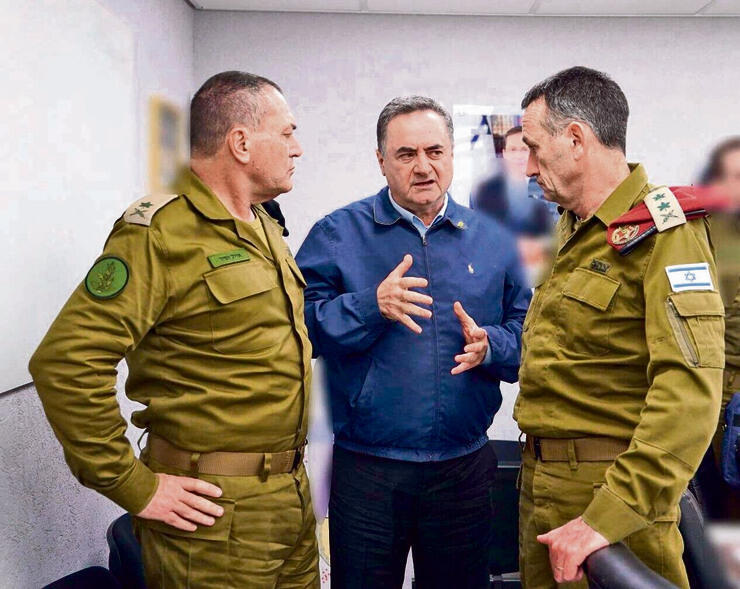 הרמטכ"ל הלוי, שר הביטחון כ"ץ והרמטכ"ל הבא זמיר | צילום: אריאל חרמוני, משרד הביטחון yk14263026