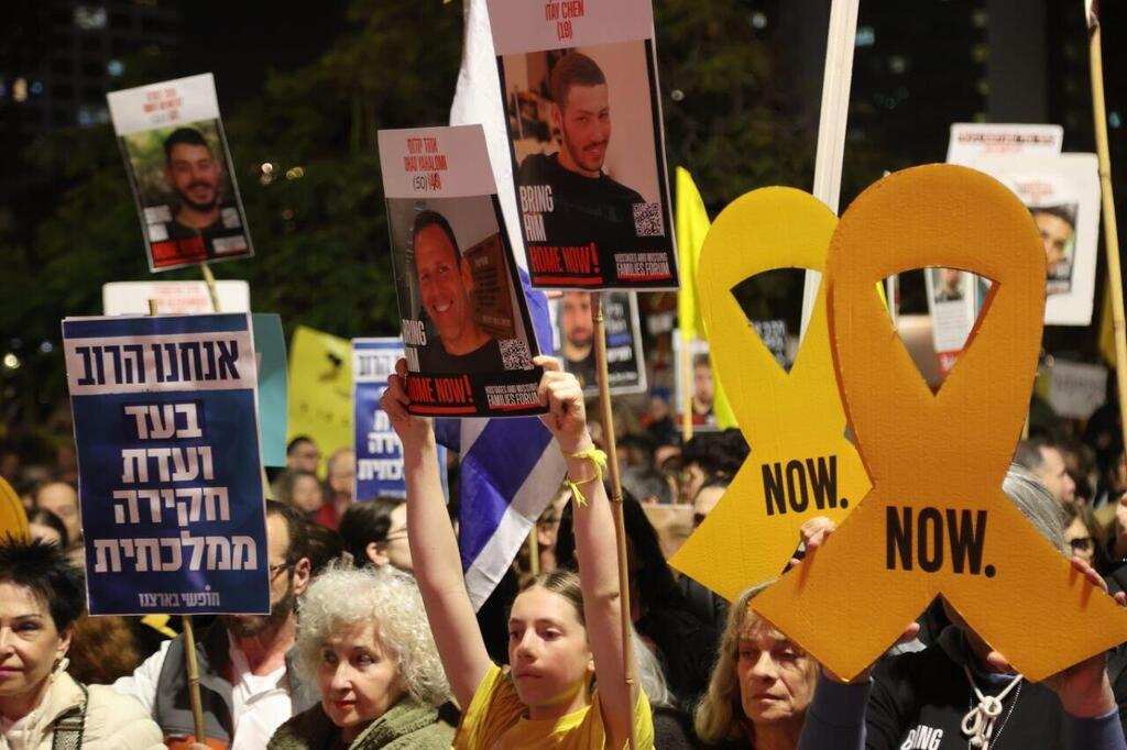 Demonstration in Tel Aviv calling to continue the hostage deal (Photo: Moti KImchi) עצרת בכיכר החטופים ל-500 יום למלחמה
