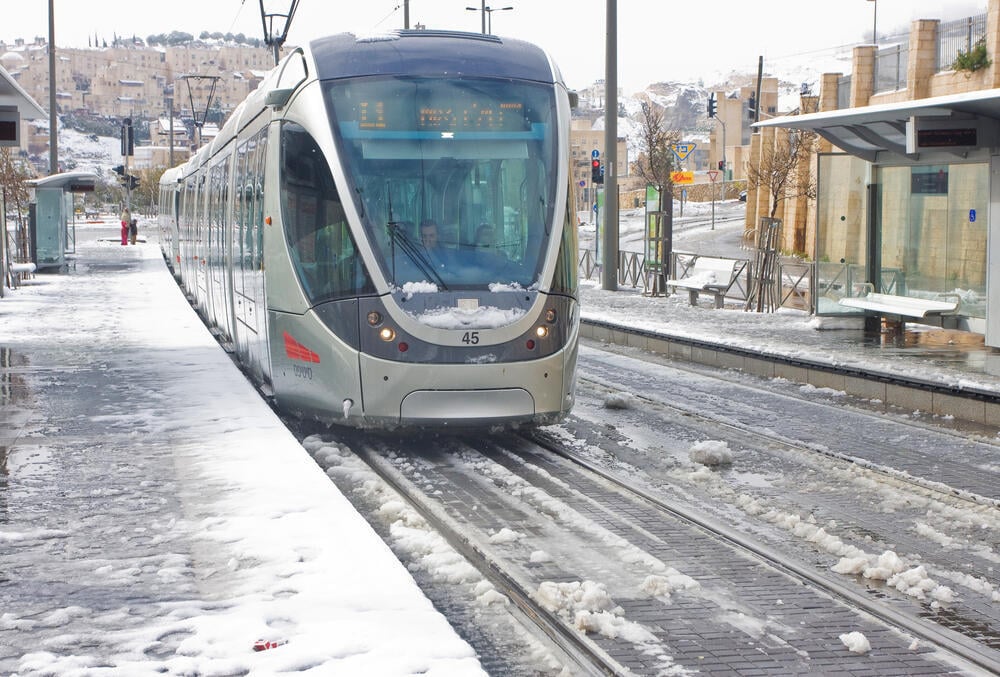 שלג בירושלים ב-2013. האם המחזה הלבן יחזור על עצמו גם בעוד כמה ימים? (צילום: Marie Selissky / Shutterstock.com) שלג בירושלים