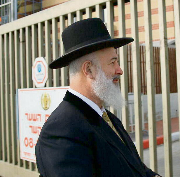 מצגר בעת הגעתו לכלא מעשיהו | צילום: אבי מועלם yk14266041