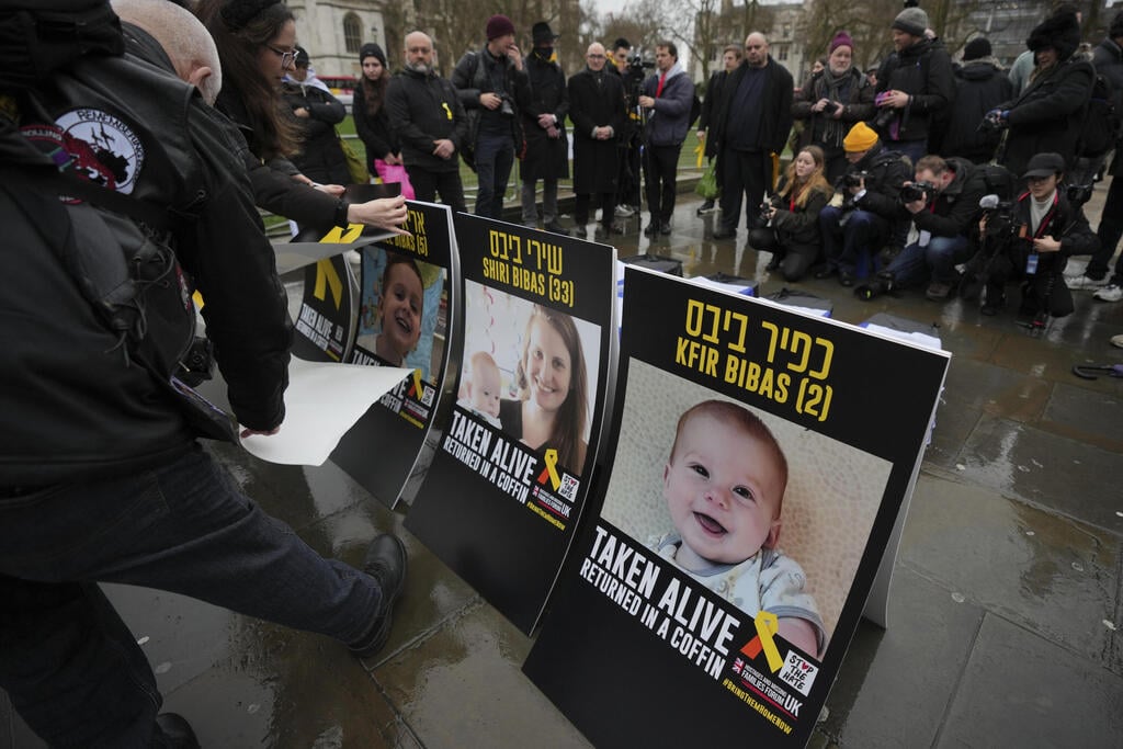 Photo: AP Photo/Kin Cheung לונדון בריטניה