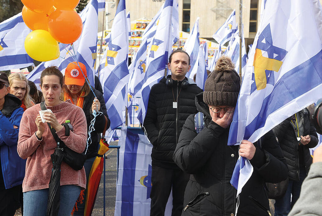 הלב נשבר. כיכר החטופים בזמן החזרת החטופים החללים, אתמול | צילומים: יריב כץ yk14268611