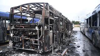 האוטובוסים השרופים מפיגוע המטענים המשולב בבת ים