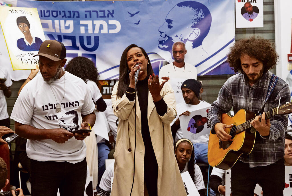 חוגגים את השחרור | צילום: אלכס קולומויסקי yk14269512