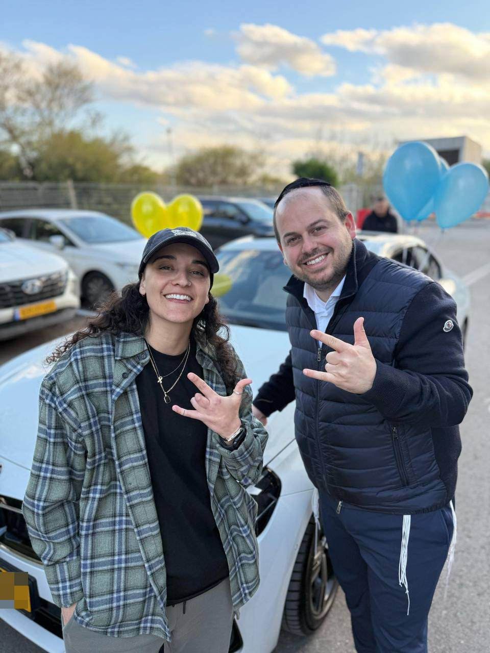Graucher gifts captivity survivor Emily Damari a new BMW אמילי דמארי מקבלת מכונית BMW