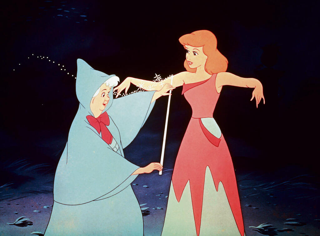 "האמינה שצריך לפעול כדי להגשים חלומות". סינדרלה והפיה הטובה, מודל 5019 | באדיבות דיסני ישראל yk14270576