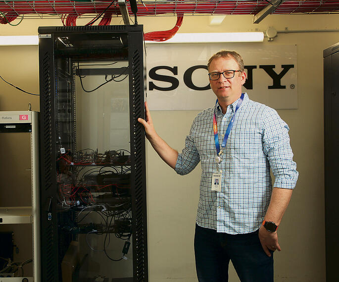 פלדמן: "בעיני היפנים זו חוצפה לומר 'אני קונה אתכם בשביל הידע שלכם, ומעתה אני אנהל הכל'. יותר הגיוני בעיניהם לומר: 'אתם מומחים לתחום — בבקשה, תמשיכו גם לנהל אותו. אנחנו נעזור לכם, נפתח לכם דלתות, נקל ע yk14275931