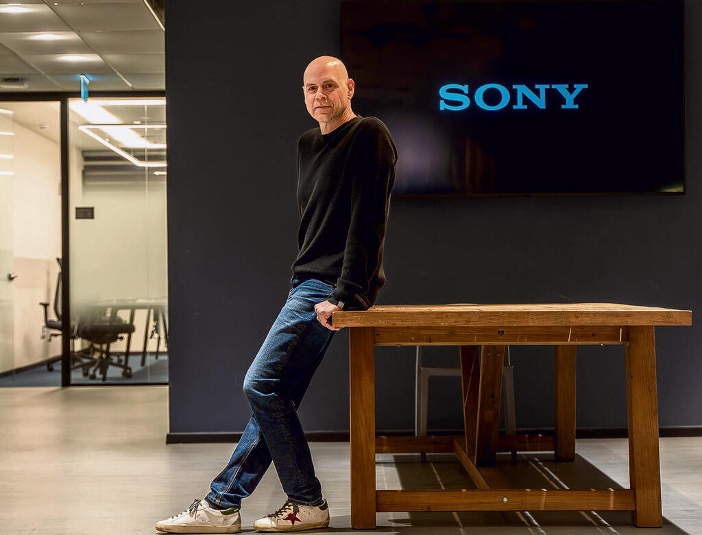 סמל: "היפנים מתעקשים, גם במצב הגיאופוליטי היום, שניקרא בכל מקום 'סוני ישראל'. כשאנחנו שוכחים את ה'ישראל' הם מזכירים לנו. אנחנו מלאי הערכה לזה. למדנו מהם המון. היינו סטארט–אפ פרוע, ולמדנו איך לעבוד" | yk14276829