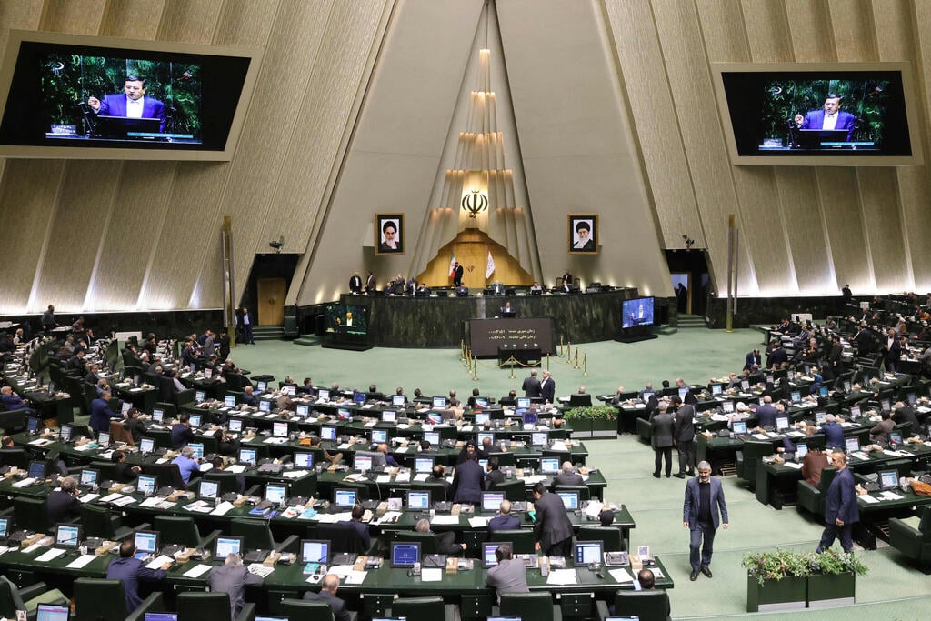 Iran's Finance Minister Abdolnaser Hemmati delivers a speech to members of parliament in Tehran on March 2, 2025, during impeachment proceedings against him (Photo: ATTA KENARE / AFP) Iran's Finance Minister Abdolnaser Hemmati delivers a speech to members of parliament in Tehran on March 2, 2025, during impeachment proceedings against him