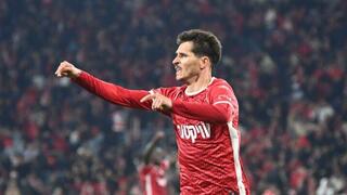 שחקן הפועל באר-שבע הלדר לופס חוגג