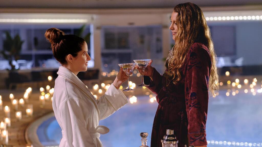 אנה קנדריק ובלייק לייבלי. מתוך Another Simple Favor (צילום: Lorenzo Sisti Amazon) פסטיבל סאות' ביי