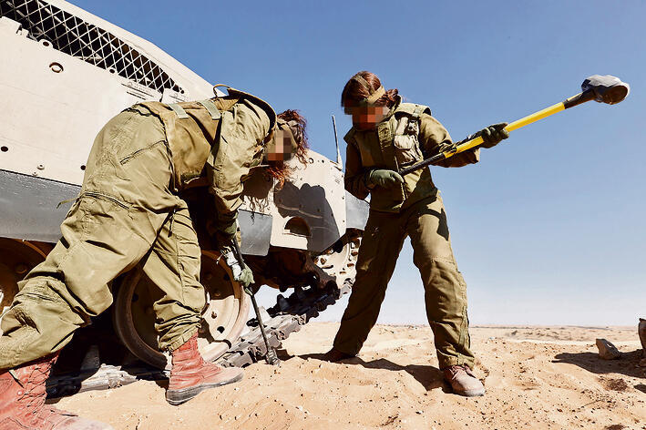 נשים מילאו תפקיד הרואי במלחמה. לוחמות שריון | צילום: גדי קבלו yk14281563