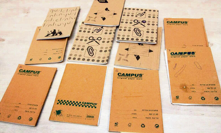 המחברות שבהן תיעדו ההורים המתעללים את מעשיהם | צילום: עידו ארז yk14285212