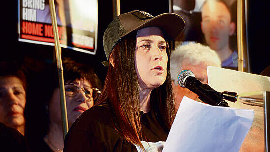 ענת אנגרסט אתמול, בכיכר החטופים | צילום: יריב כץ yk14288008