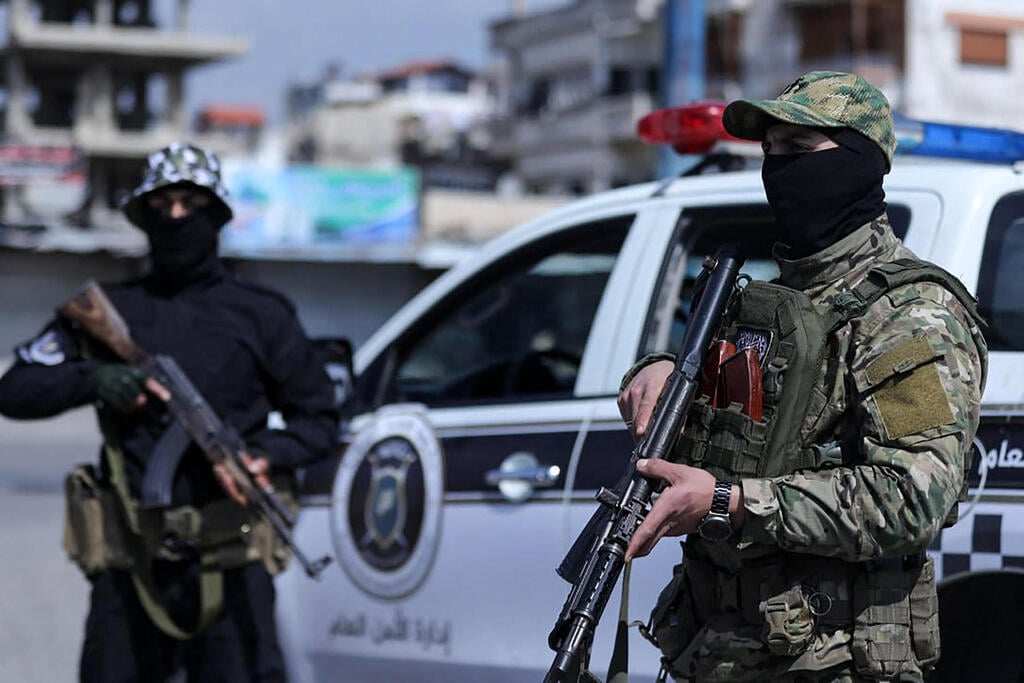 Syrian security forces (Photo: SANA / AFP) כוחות הביטחון של סוריה מחסום ב לטקייה